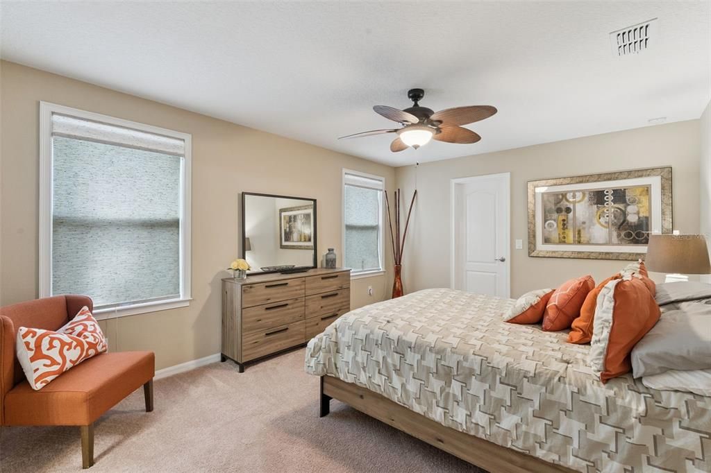 For Sale: $989,000 (6 beds, 5 baths, 4341 Square Feet)