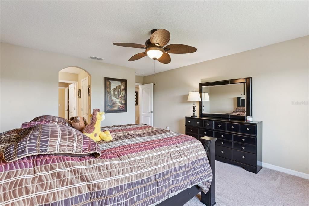 For Sale: $989,000 (6 beds, 5 baths, 4341 Square Feet)