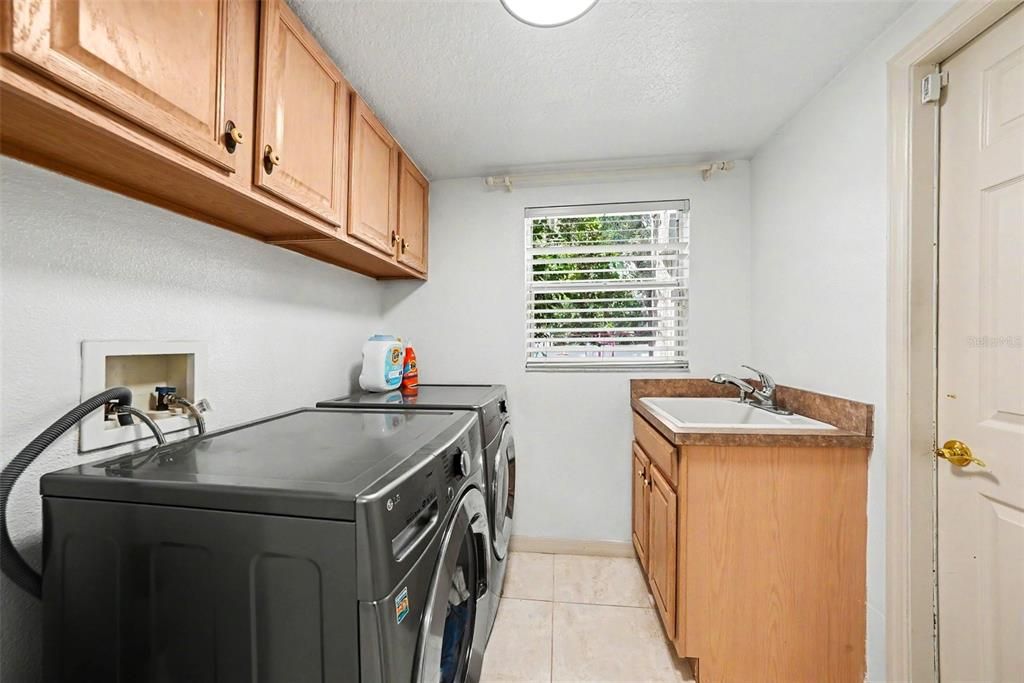 Activo con contrato: $735,000 (5 camas, 4 baños, 3769 Pies cuadrados)