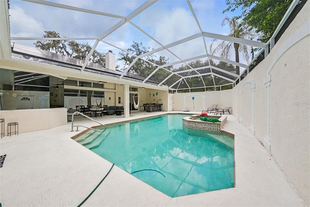Activo con contrato: $735,000 (5 camas, 4 baños, 3769 Pies cuadrados)