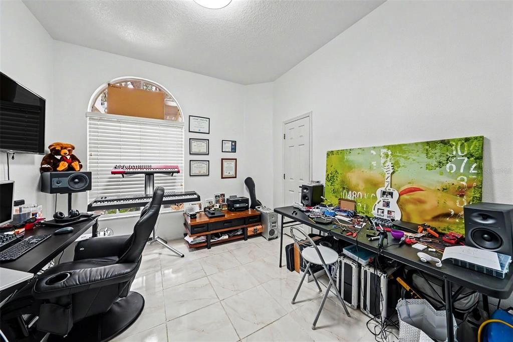 Activo con contrato: $735,000 (5 camas, 4 baños, 3769 Pies cuadrados)