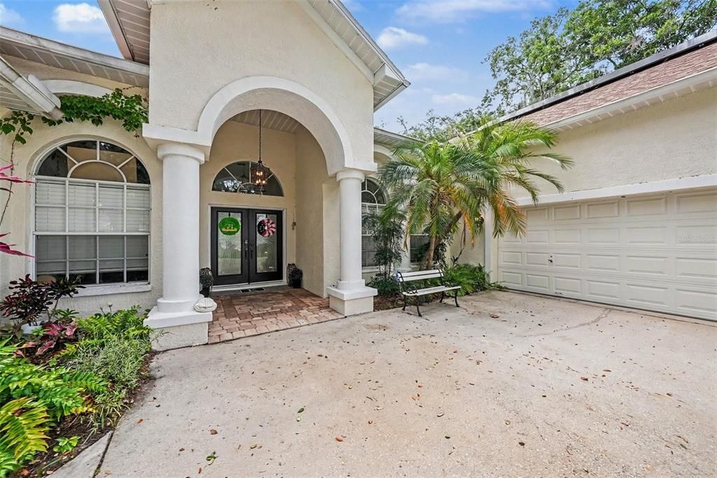 Activo con contrato: $735,000 (5 camas, 4 baños, 3769 Pies cuadrados)