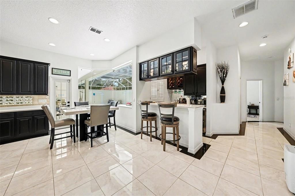 Activo con contrato: $735,000 (5 camas, 4 baños, 3769 Pies cuadrados)
