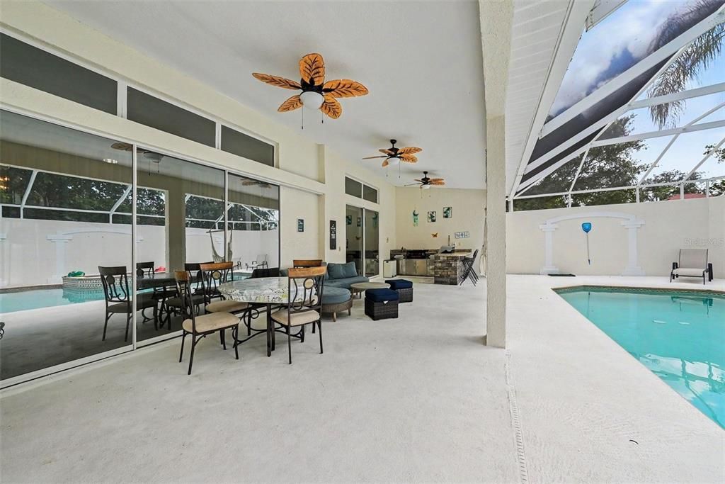 Activo con contrato: $735,000 (5 camas, 4 baños, 3769 Pies cuadrados)