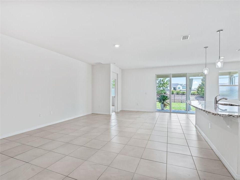 На продажу: $319,995 (3 спален, 2 ванн, 1844 Квадратных фут)