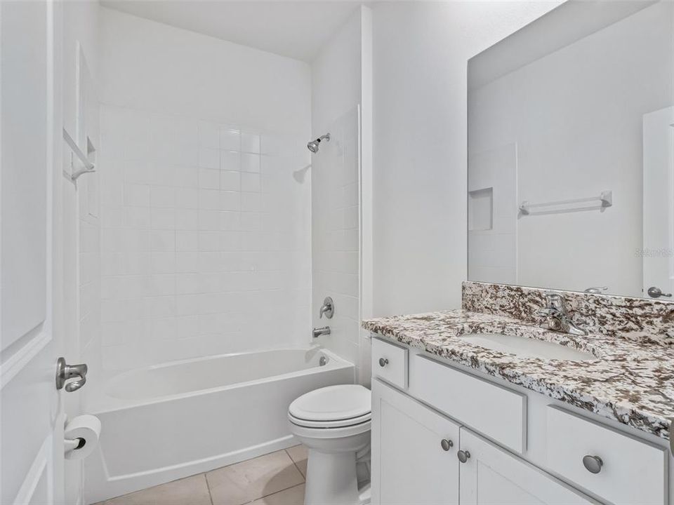 На продажу: $319,995 (3 спален, 2 ванн, 1844 Квадратных фут)