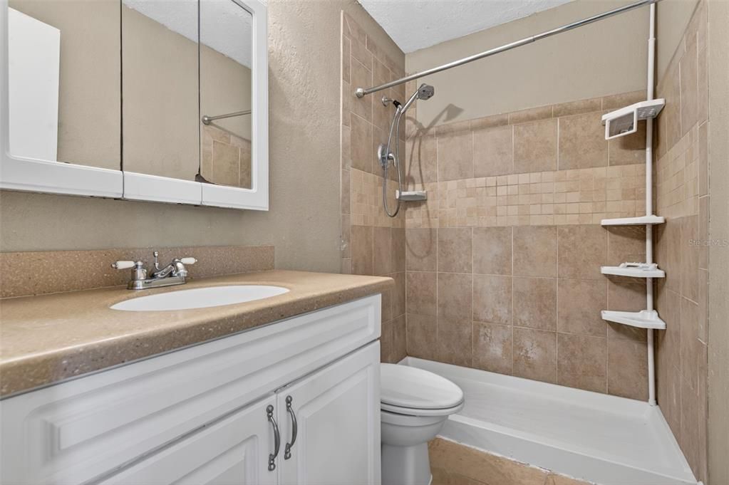 For Sale: $124,900 (1 beds, 1 baths, 644 Square Feet)