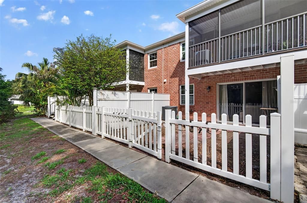 For Sale: $124,900 (1 beds, 1 baths, 644 Square Feet)