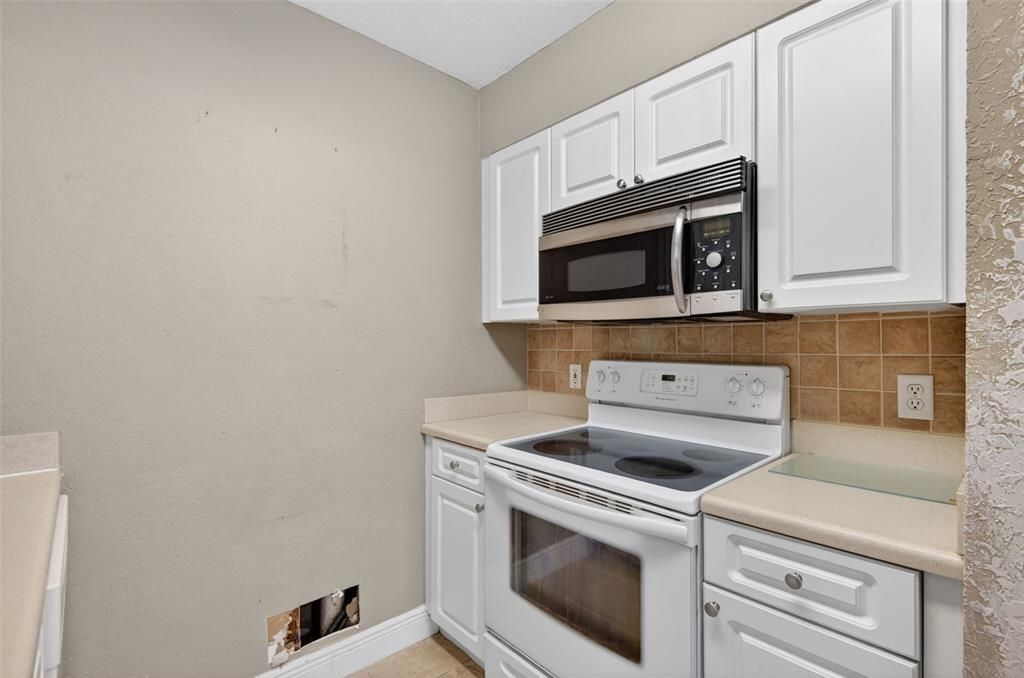 For Sale: $124,900 (1 beds, 1 baths, 644 Square Feet)