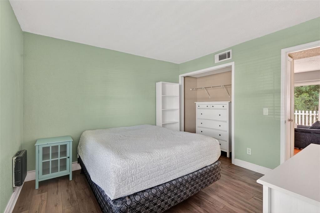 For Sale: $124,900 (1 beds, 1 baths, 644 Square Feet)