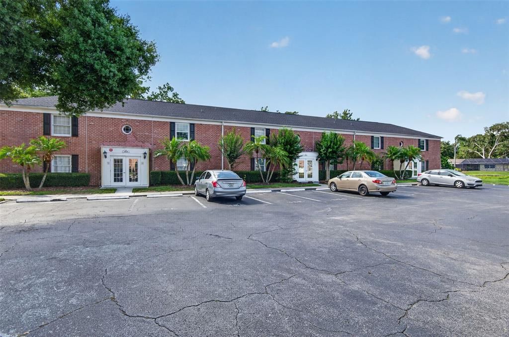 For Sale: $124,900 (1 beds, 1 baths, 644 Square Feet)