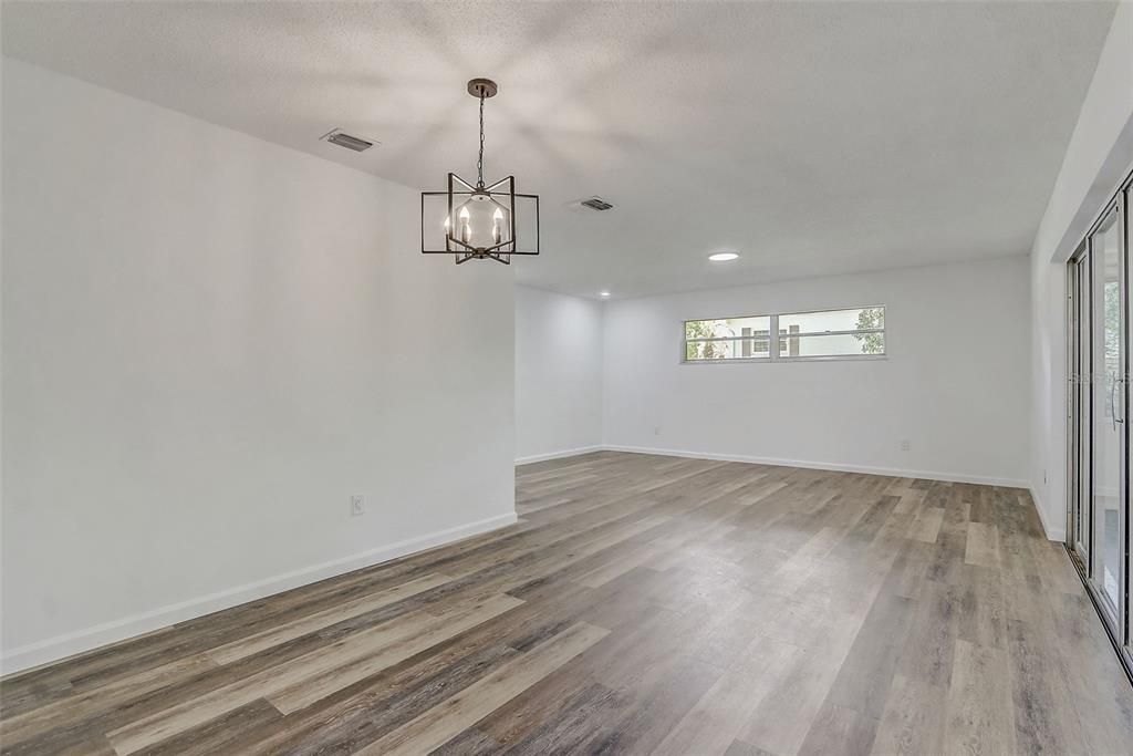En Venta: $455,000 (4 camas, 3 baños, 1950 Pies cuadrados)