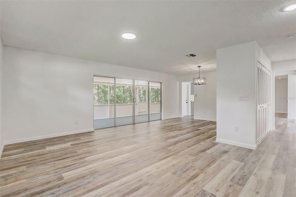 En Venta: $455,000 (4 camas, 3 baños, 1950 Pies cuadrados)