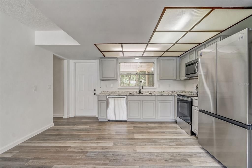 En Venta: $455,000 (4 camas, 3 baños, 1950 Pies cuadrados)