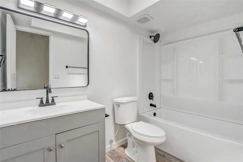 En Venta: $455,000 (4 camas, 3 baños, 1950 Pies cuadrados)