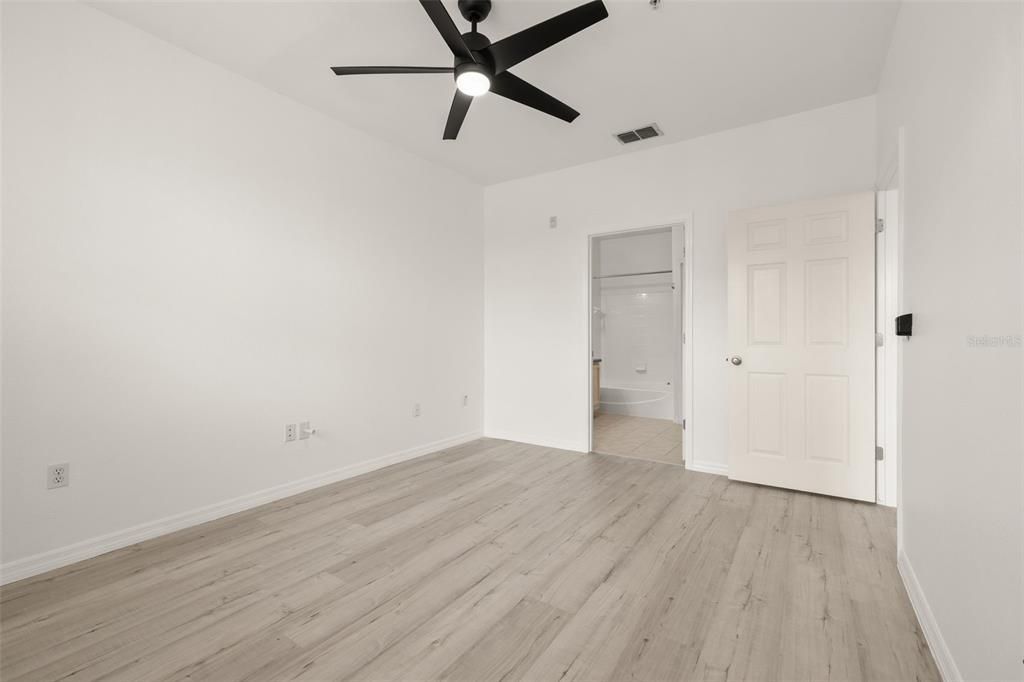 For Sale: $175,000 (2 beds, 2 baths, 1233 Square Feet)