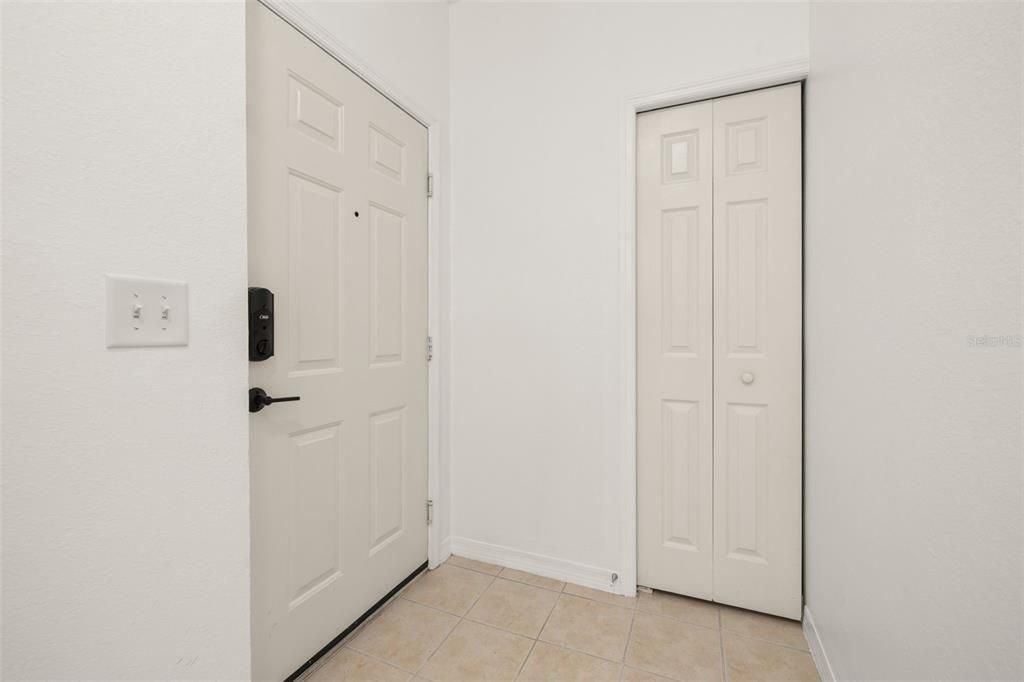 For Sale: $175,000 (2 beds, 2 baths, 1233 Square Feet)