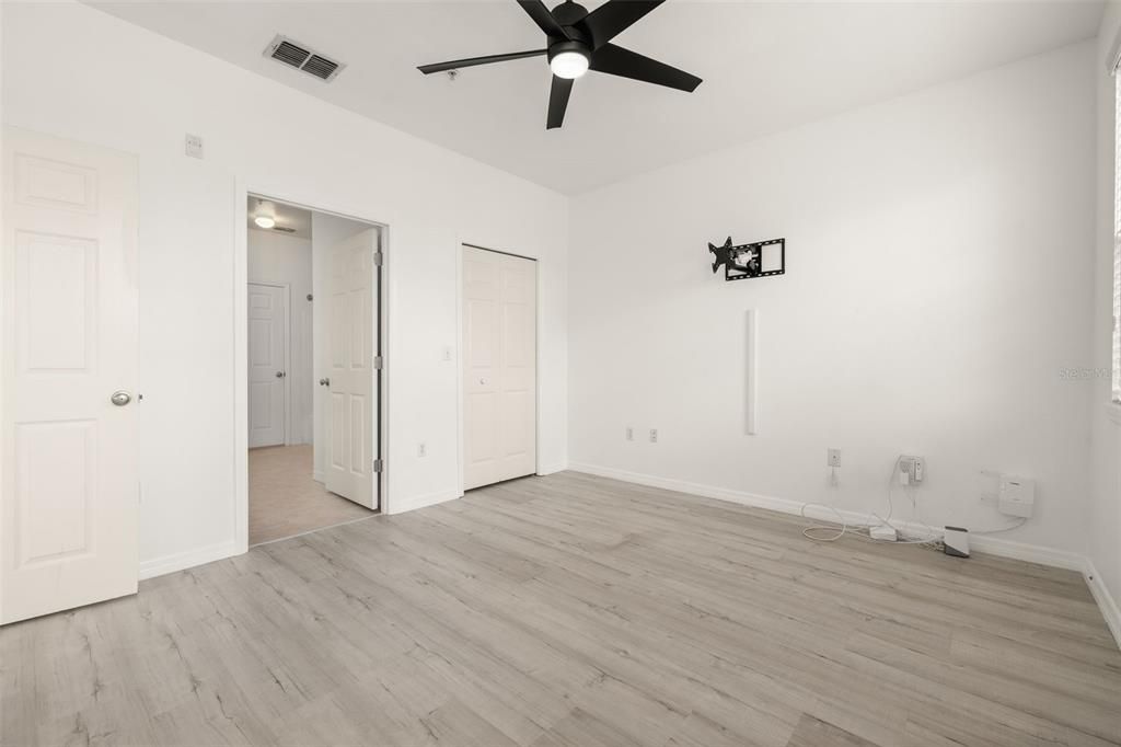 For Sale: $175,000 (2 beds, 2 baths, 1233 Square Feet)