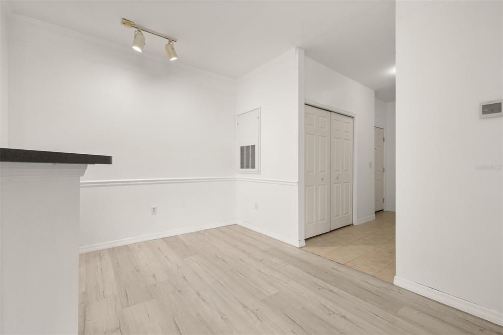 For Sale: $175,000 (2 beds, 2 baths, 1233 Square Feet)