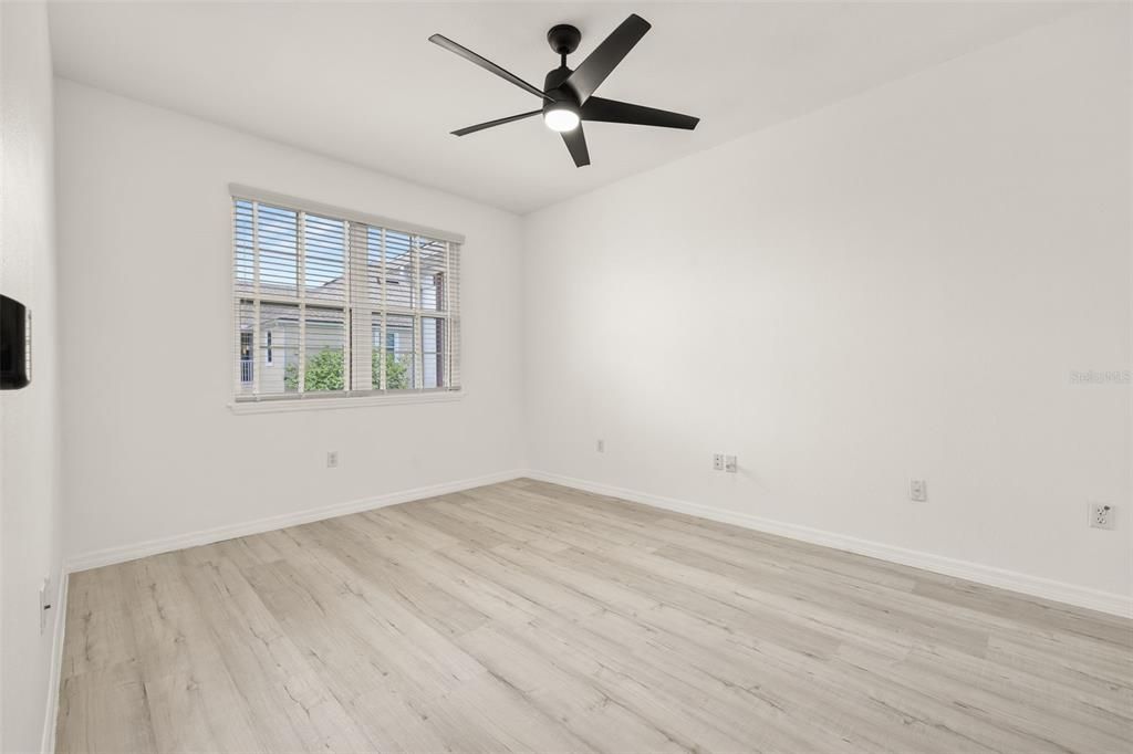 For Sale: $175,000 (2 beds, 2 baths, 1233 Square Feet)