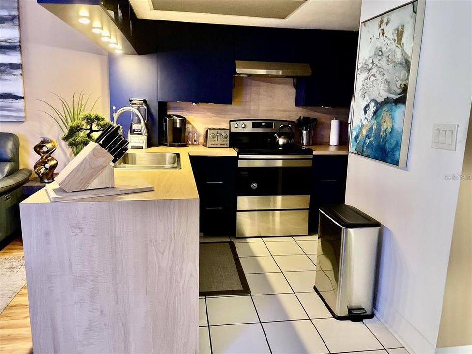 For Sale: $189,910 (1 beds, 1 baths, 675 Square Feet)