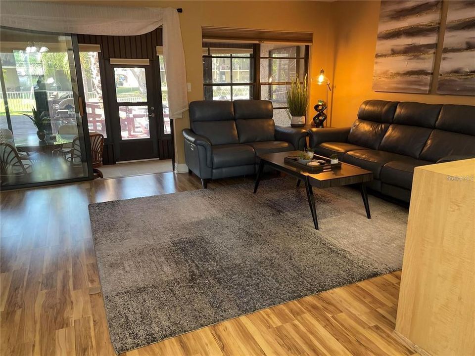 For Sale: $189,910 (1 beds, 1 baths, 675 Square Feet)