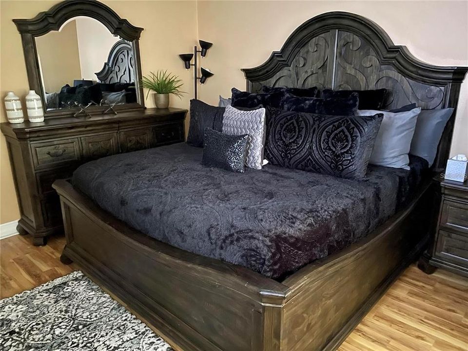 For Sale: $189,910 (1 beds, 1 baths, 675 Square Feet)