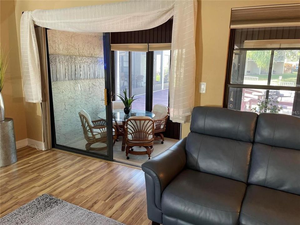For Sale: $189,910 (1 beds, 1 baths, 675 Square Feet)