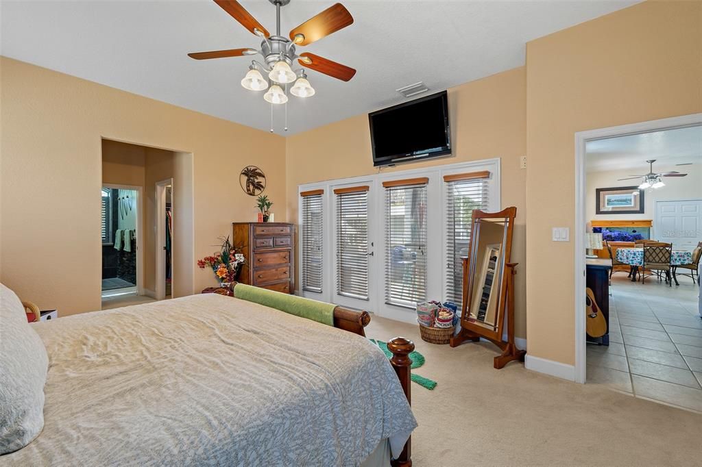 For Sale: $949,000 (4 beds, 2 baths, 2632 Square Feet)