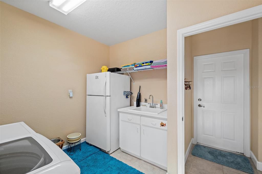 For Sale: $949,000 (4 beds, 2 baths, 2632 Square Feet)
