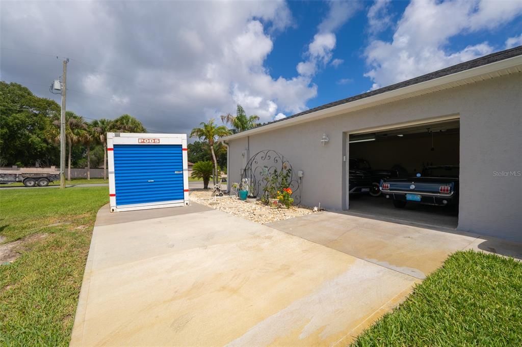 For Sale: $949,000 (4 beds, 2 baths, 2632 Square Feet)