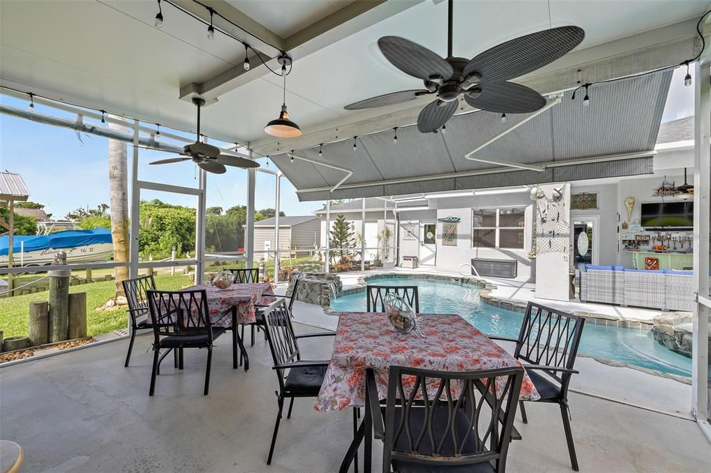 For Sale: $949,000 (4 beds, 2 baths, 2632 Square Feet)