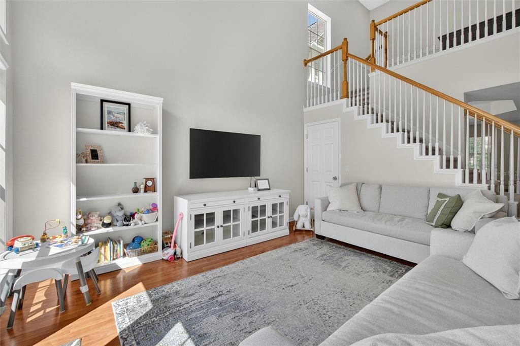 Activo con contrato: $865,000 (4 camas, 2 baños, 2283 Pies cuadrados)
