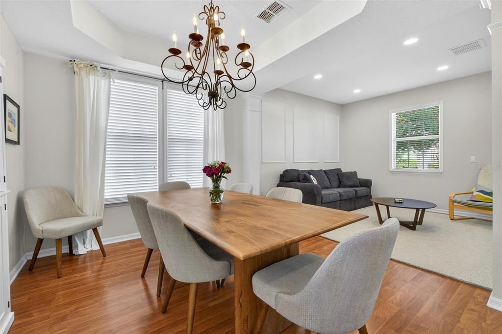 Activo con contrato: $865,000 (4 camas, 2 baños, 2283 Pies cuadrados)