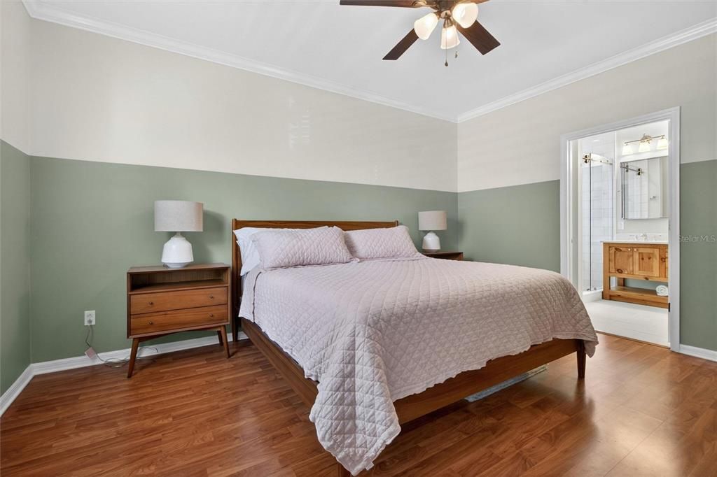Activo con contrato: $865,000 (4 camas, 2 baños, 2283 Pies cuadrados)