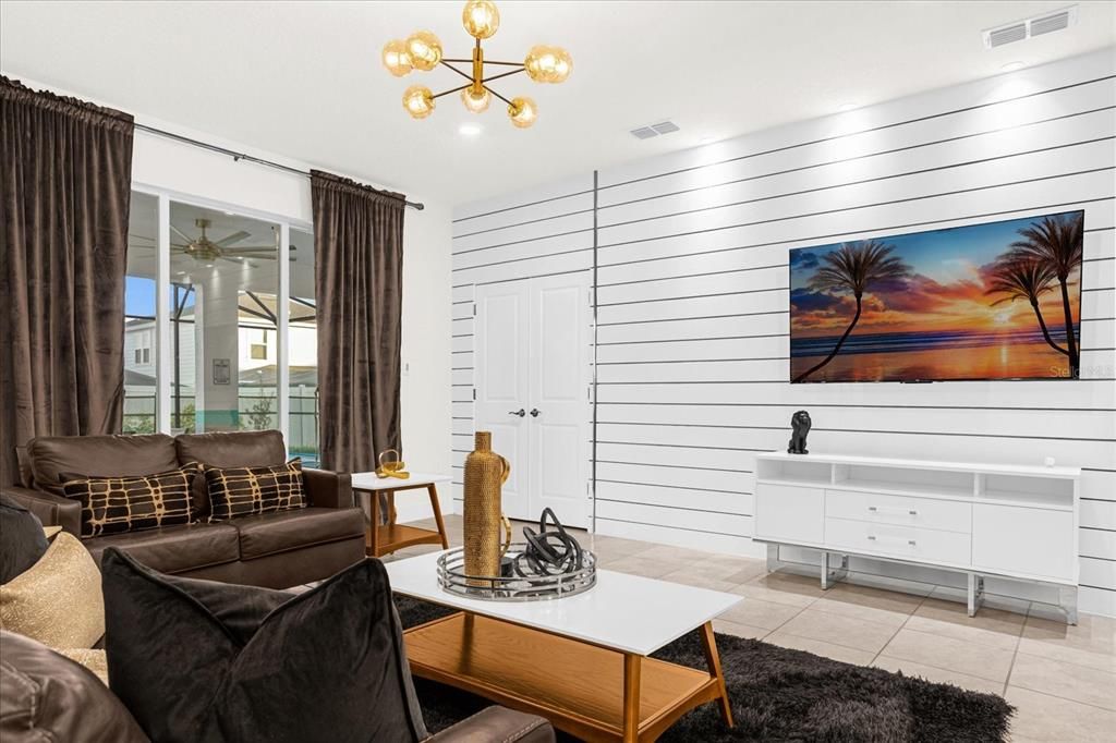 En Venta: $695,000 (6 camas, 4 baños, 3111 Pies cuadrados)