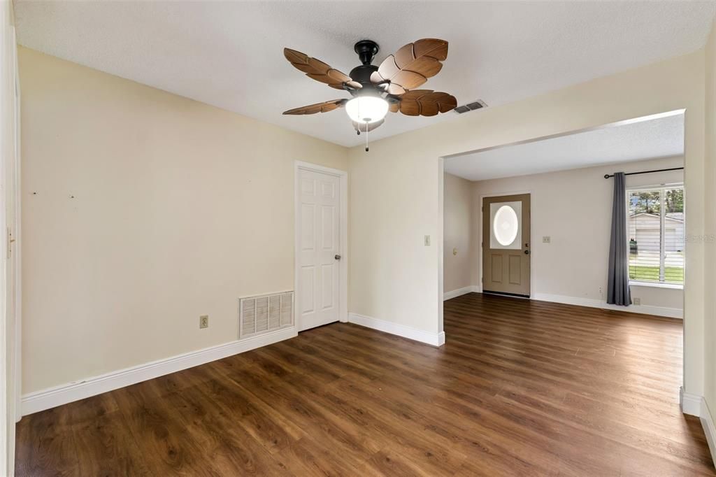 Activo con contrato: $365,000 (3 camas, 2 baños, 1200 Pies cuadrados)