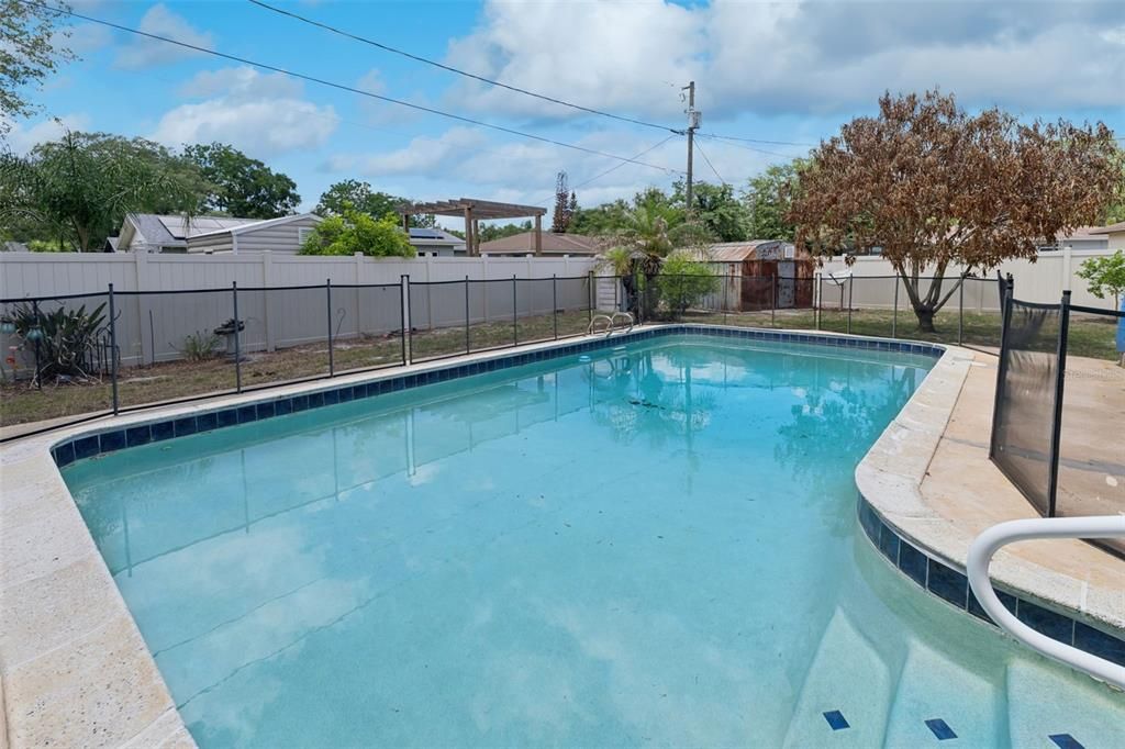 Activo con contrato: $365,000 (3 camas, 2 baños, 1200 Pies cuadrados)