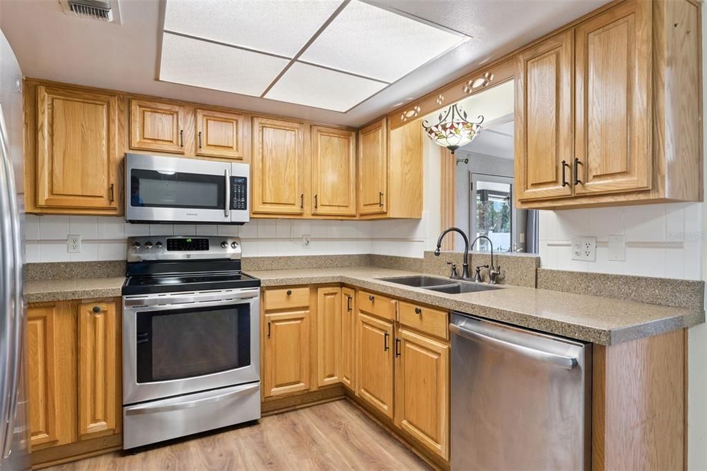 Activo con contrato: $365,000 (3 camas, 2 baños, 1200 Pies cuadrados)