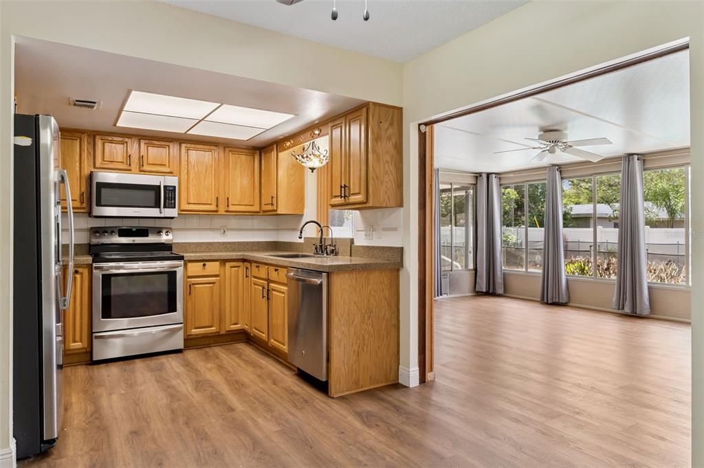 Activo con contrato: $365,000 (3 camas, 2 baños, 1200 Pies cuadrados)
