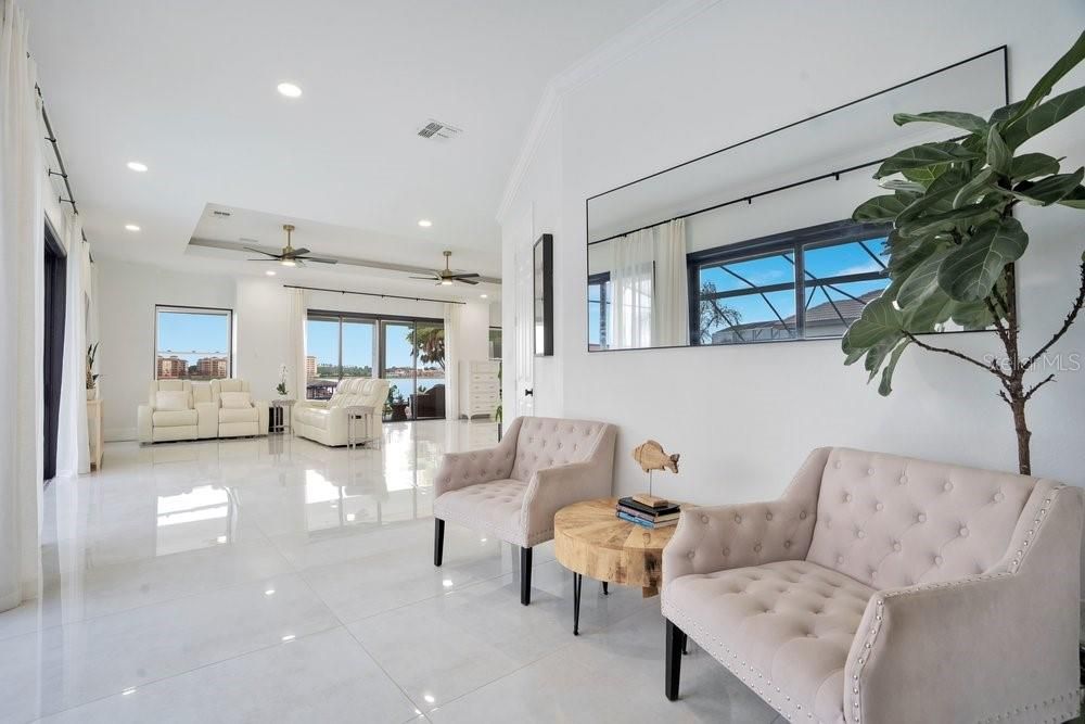 En Venta: $2,400,000 (5 camas, 3 baños, 4054 Pies cuadrados)