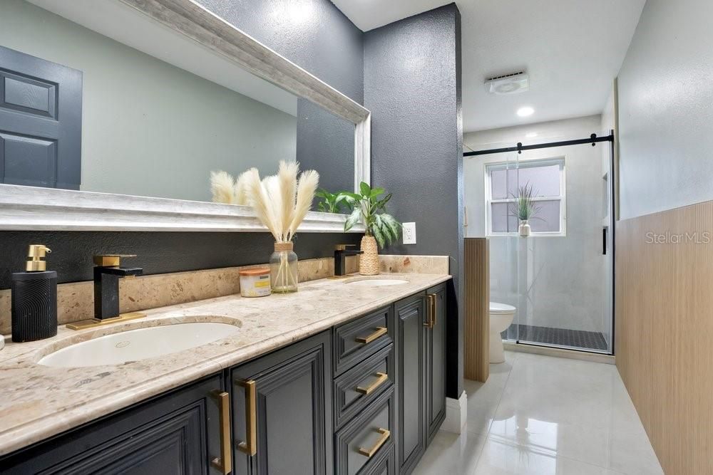 En Venta: $2,149,000 (5 camas, 3 baños, 4054 Pies cuadrados)