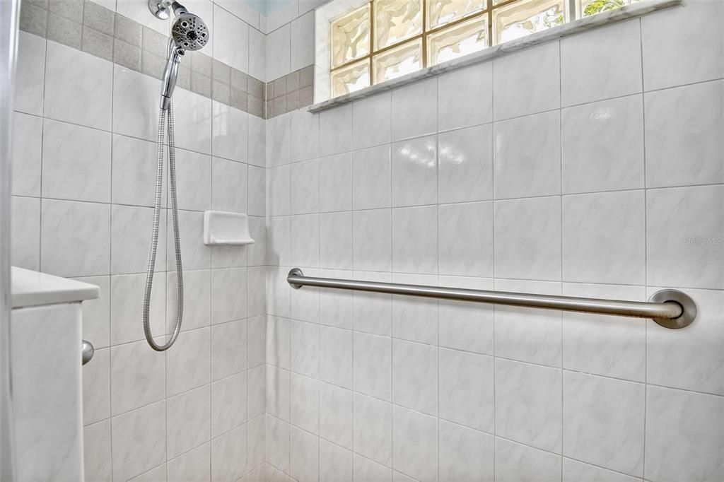 Activo con contrato: $279,000 (3 camas, 2 baños, 1424 Pies cuadrados)