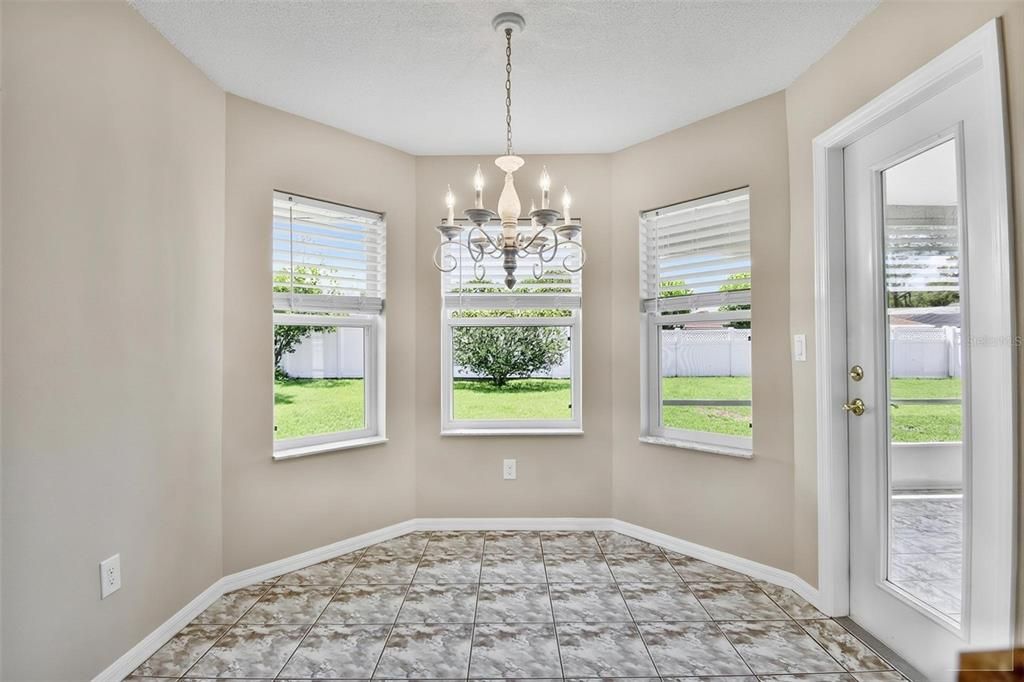 Activo con contrato: $279,000 (3 camas, 2 baños, 1424 Pies cuadrados)