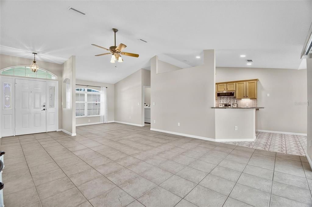 Activo con contrato: $279,000 (3 camas, 2 baños, 1424 Pies cuadrados)