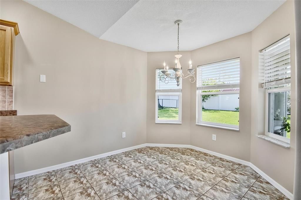 Activo con contrato: $279,000 (3 camas, 2 baños, 1424 Pies cuadrados)