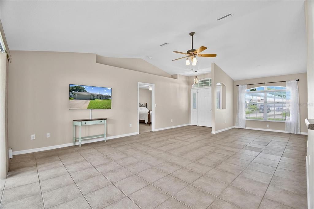 Activo con contrato: $279,000 (3 camas, 2 baños, 1424 Pies cuadrados)
