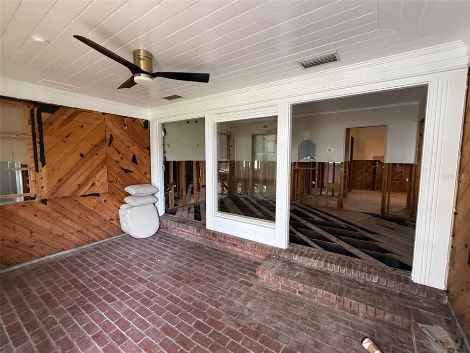 En Venta: $759,000 (3 camas, 3 baños, 1952 Pies cuadrados)