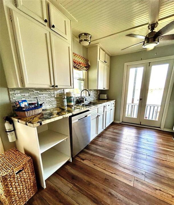 For Sale: $579,000 (2 beds, 1 baths, 900 Square Feet)