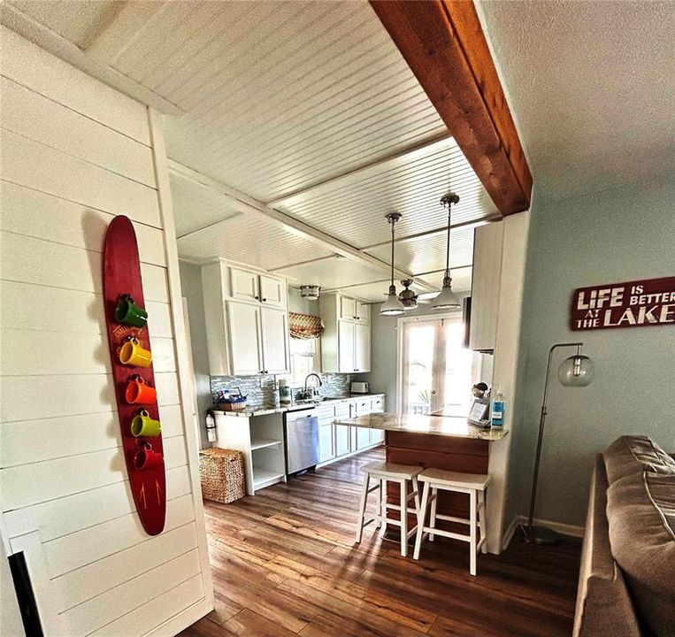 For Sale: $579,000 (2 beds, 1 baths, 900 Square Feet)